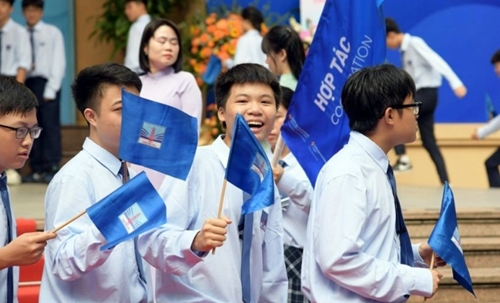 Hà Nội miễn học phí cho học sinh hộ cận nghèo